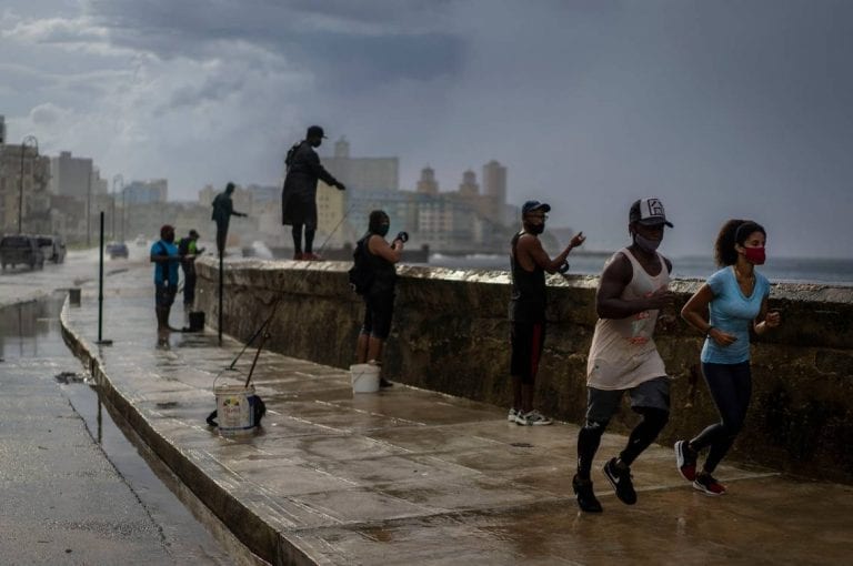 Estado de alarma en Cuba tras paso de tormenta tropical Eta