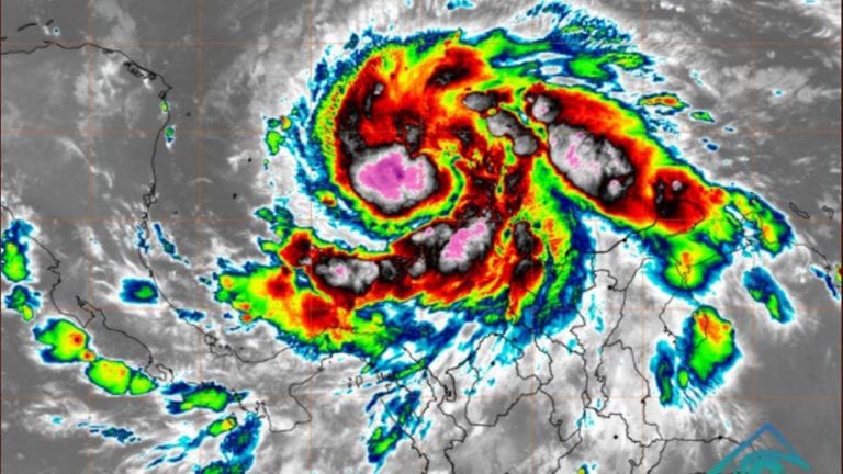 Huracán Iota cerca de subir a categoría 5 en su camino a Centroamérica