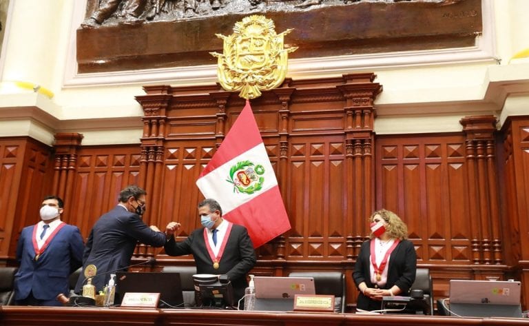 Manuel Merino asumió como nuevo presidente de Perú