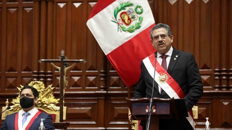 Manuel Merino renuncia a la presidencia de Perú (+video)