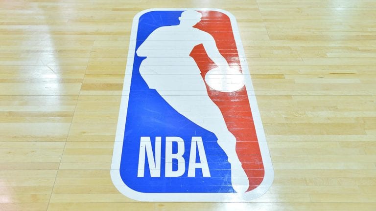 Jugadores de NBA aprobaron iniciar temporada 2020-2021 en diciembre