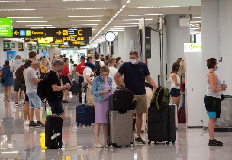 España exigirá PCR negativa a viajeros de países de riesgo