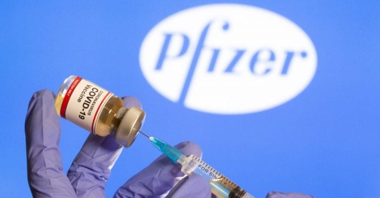 Comienzan a transportar vacunas de Pfizer contra el COVID-19