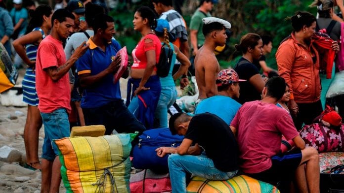 Trinidad y Tobago deportó a 160 migrantes venezolanos