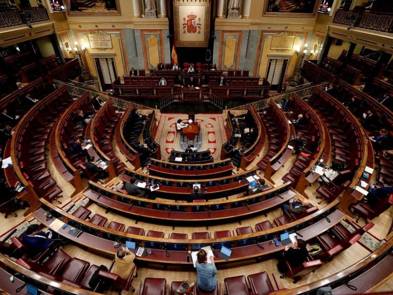 Aprueban proyecto de ley que despenaliza la eutanasia en España