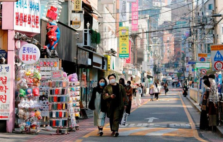 Restringen a Seúl por casos de nueva cepa en Corea del Sur