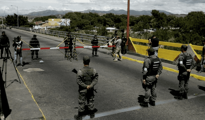 Cerrada frontera con Colombia - Cerrada frontera con Colombia