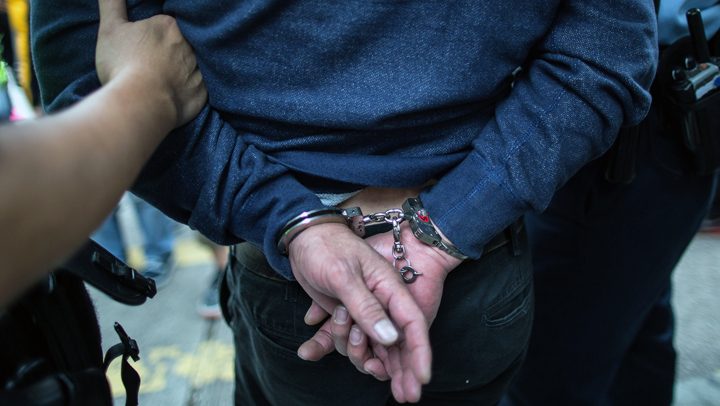 Tortura a una mujer y queda detenido en Los Teques