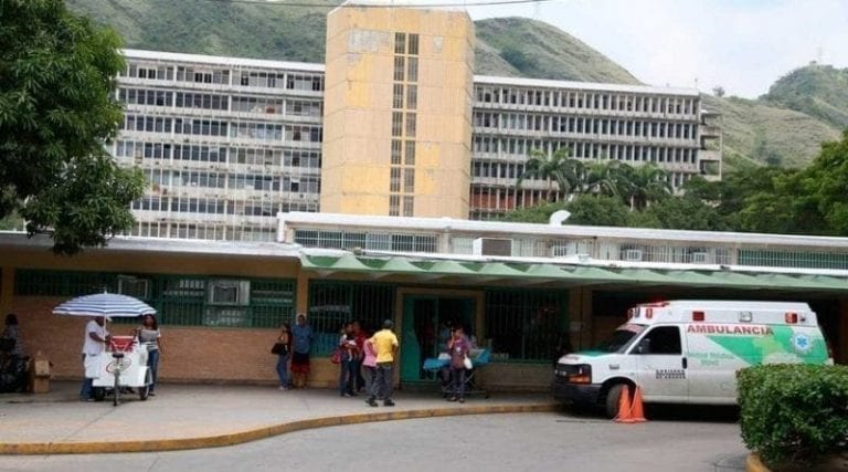 Dos médicos del HCM heridos de bala en ataque a un autobús