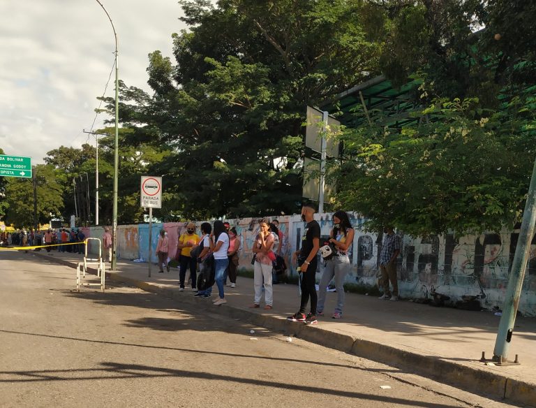 Centros de votación en Maracay con asistencia regular