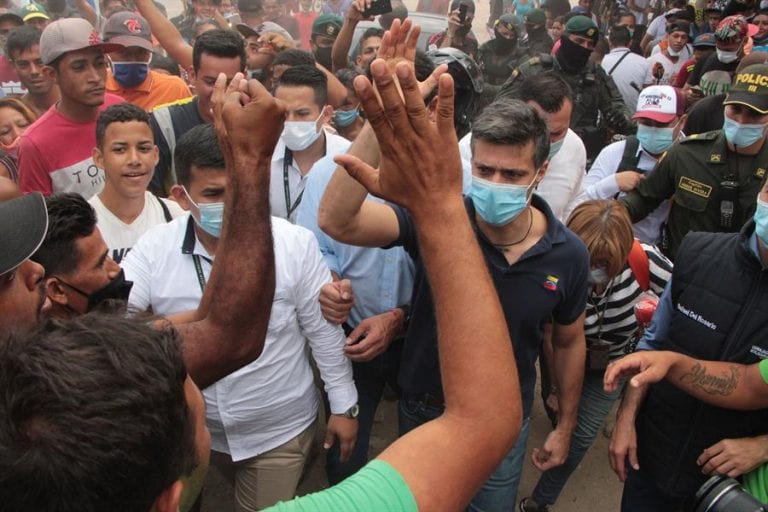 Leopoldo López visitó a migrantes venezolanos en Cúcuta