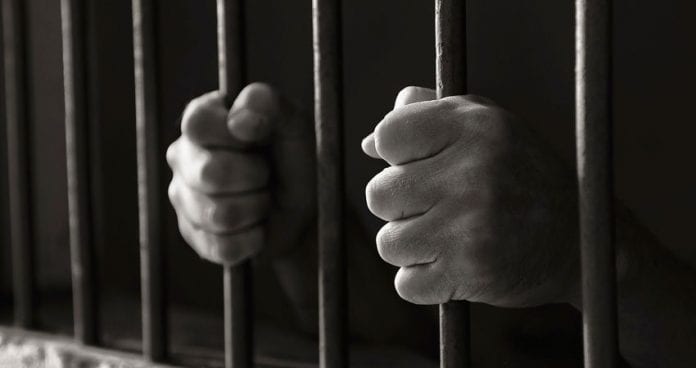 Condenan a 25 años de cárcel a tres policías