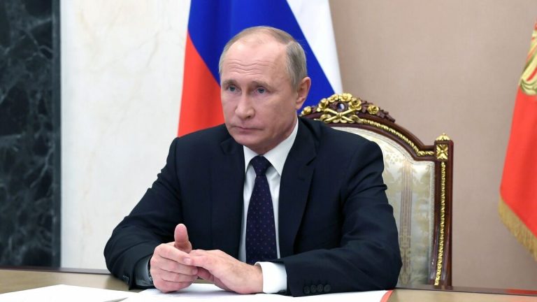 Putin anuncia vacunación masiva contra el Covid-19