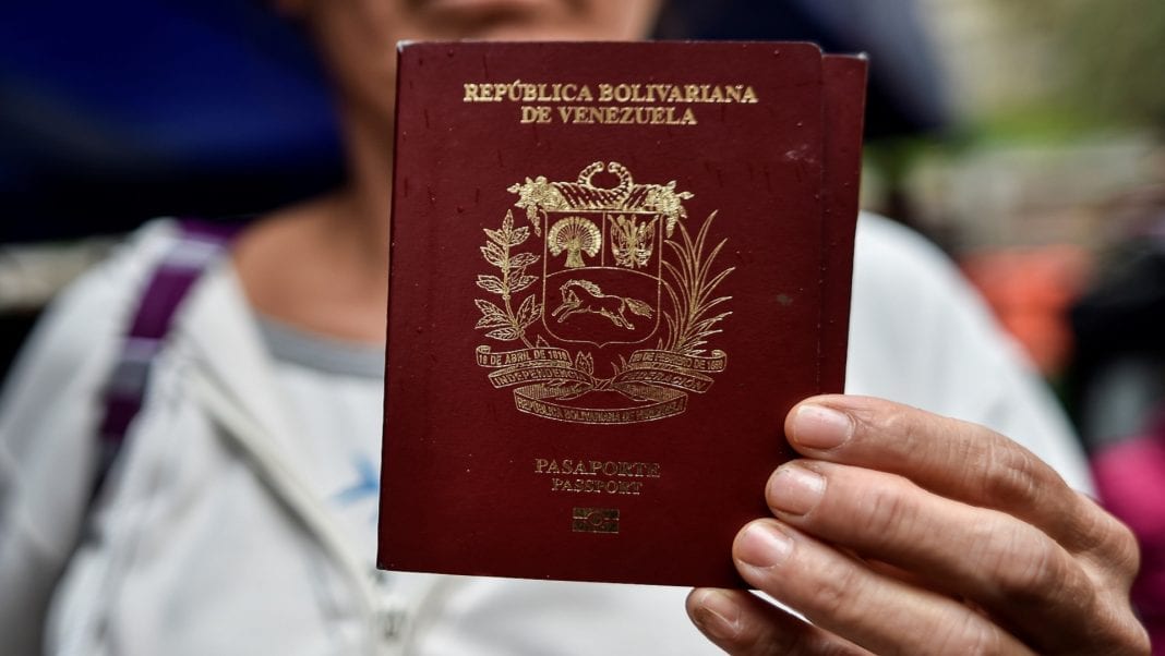 entrega de pasaportes para venezolanos en Chile