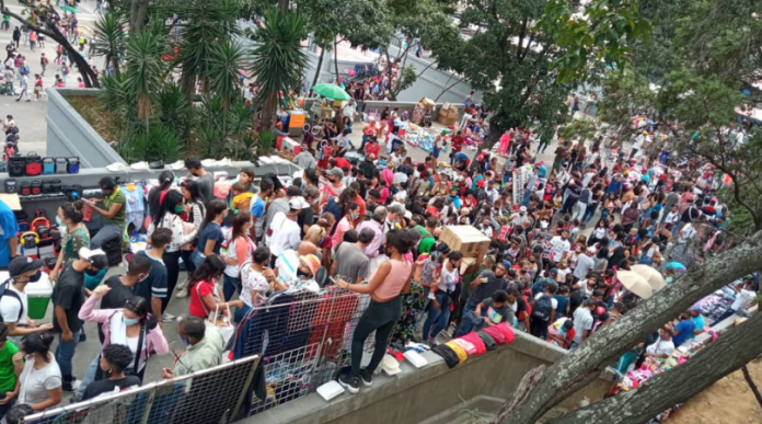Sin distanciamiento social el Centro de Caracas