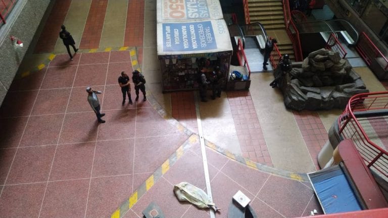 Hombre se suicidó en el Centro Comercial El Valle, en Caracas