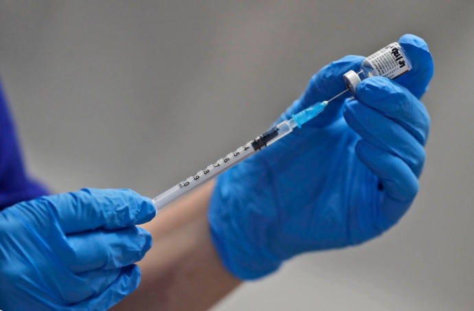 EEUU aprueba vacuna de Pfizer y BioNTech