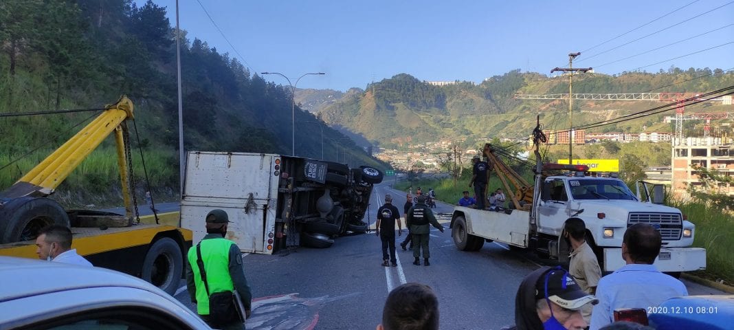 Camión volcado en Tazón – camión volcado en Tazón