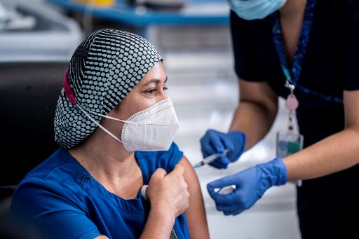 Chile comienza aplicar vacuna de Pfizer-BioNTech