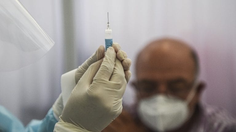 Perú suspende ensayo de vacuna china Sinopharm contra el Covid-19