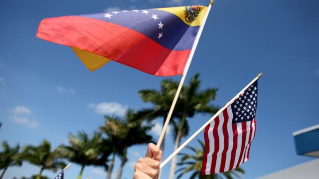 Trump suspende deportación de venezolanos y concede permisos laborales