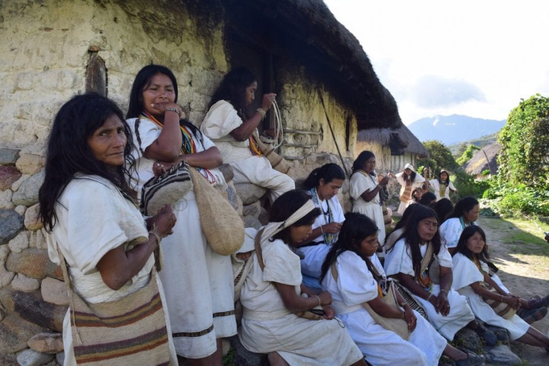 Indígenas reclaman igualdad en administración de la vacuna