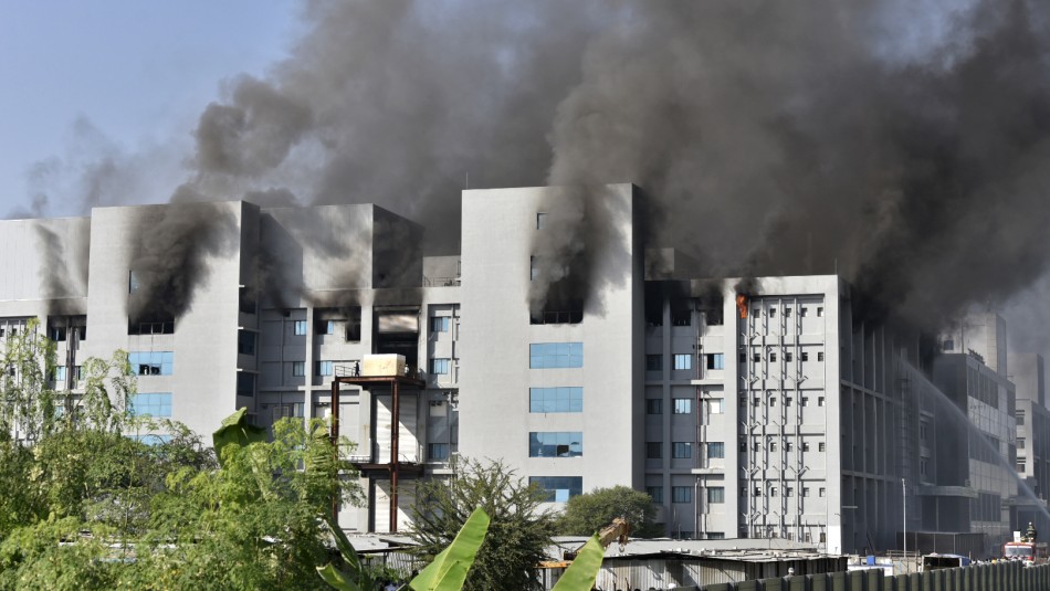 Incendio fábrica de vacunas en India - Incendio fábrica de vacunas en India