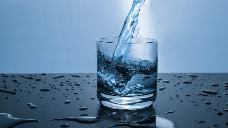 Mira los beneficios que tiene tu cuerpo el beber agua