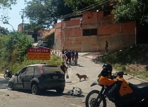 Volcamiento en la avenida Cedeño cruce con Fernando Figueredo