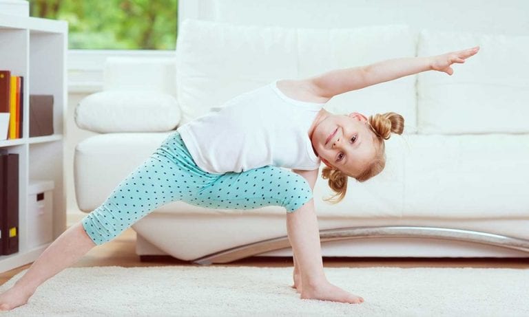 ¡En casa! Estos ejercicios ayudan a los niños a divertirse