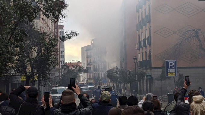 ¡Extra! Explosión en Madrid destruye tres pisos de un edificio