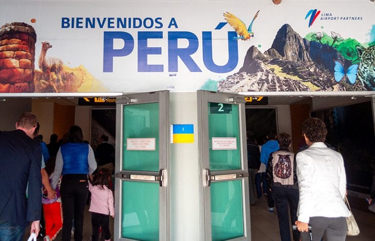 Viajeros que ingresen a Perú deberán cumplir cuarentena obligatoria