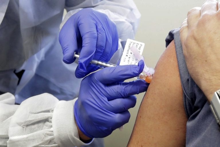OMS: se han inyectado 28 millones de dosis de vacunas en el mundo