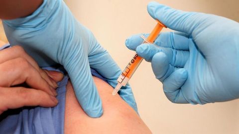 Muere hombre en California luego de recibir vacuna contra el Covid-19
