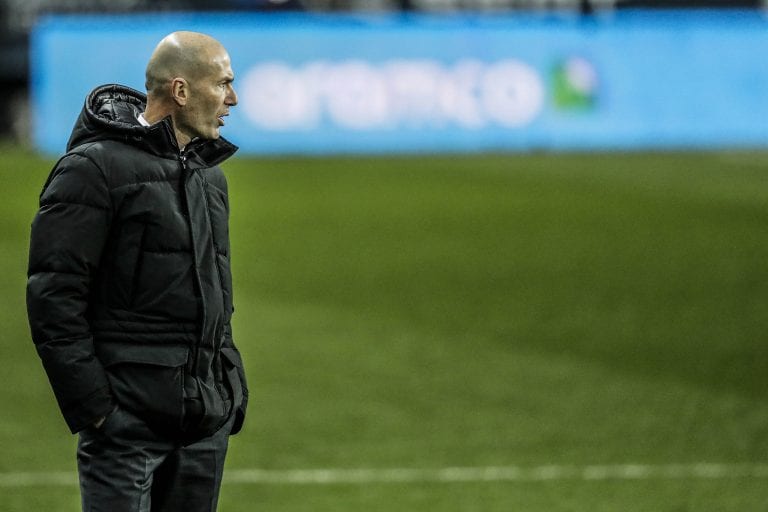 Zinedine Zidane es aislado por dar positivo a COVID 19