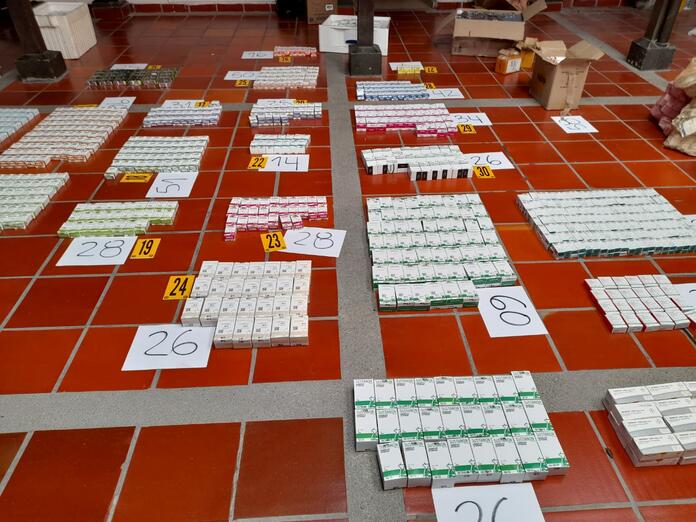 Incautan más de una tonelada de medicamentos falsos en Colombia