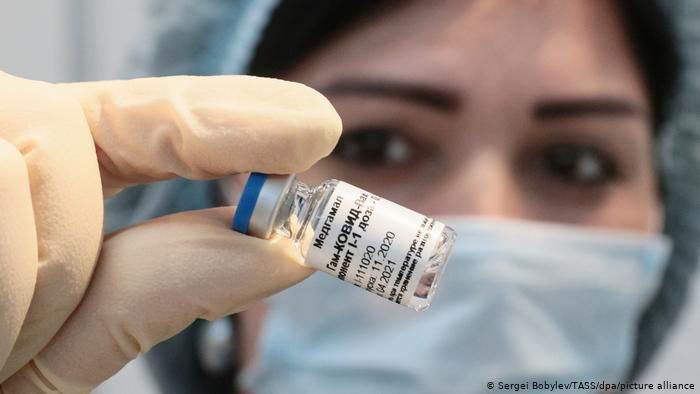 Lancet: Vacuna rusa es eficaz casi al 92%, también en mayores de 60