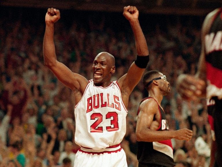 Michael Jordan cumple 58 años y los fanáticos lo celebran en redes sociales