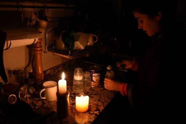Habitantes de Puerto Cabello reportan más de 10 horas sin electricidad