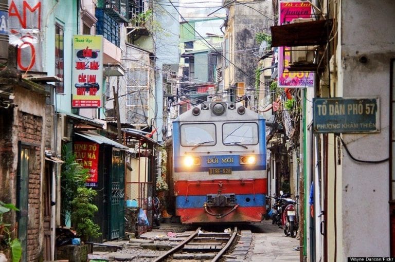 Tren en Hanoi, Vietnam cuando el transporte es parte de tu vida (VÍDEOS)