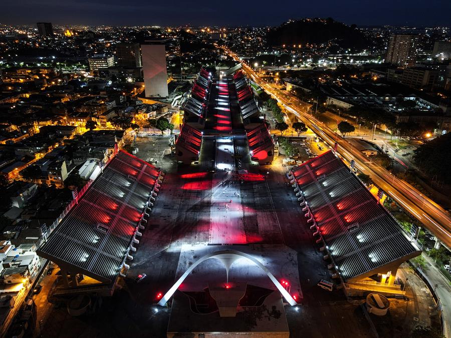 Iluminan Sambódromo de Río de Janeiro