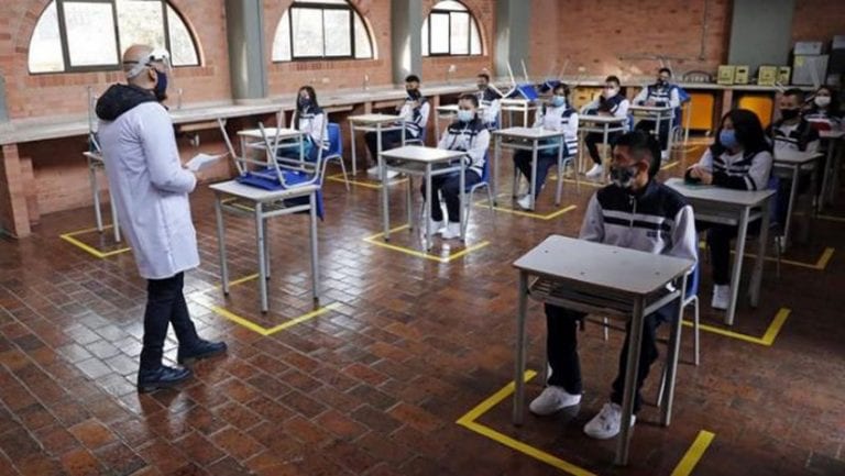 Bogotá reabre de forma gradual sus colegios públicos