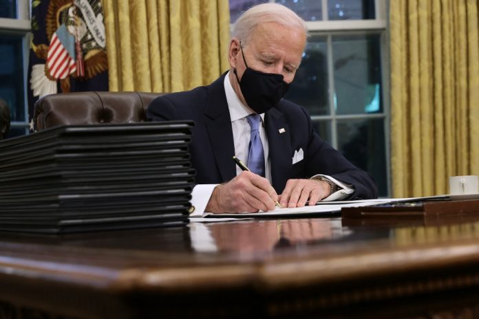 Joe Biden firmó propuesta