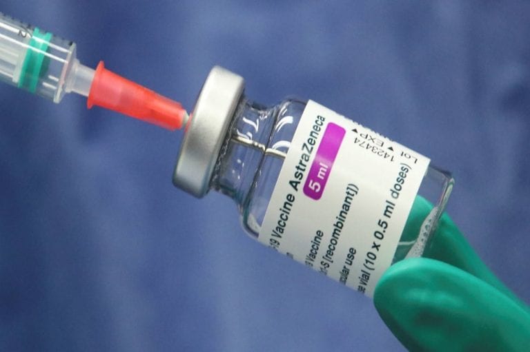 OMS aprobó el uso de emergencia de la vacuna AstraZeneca