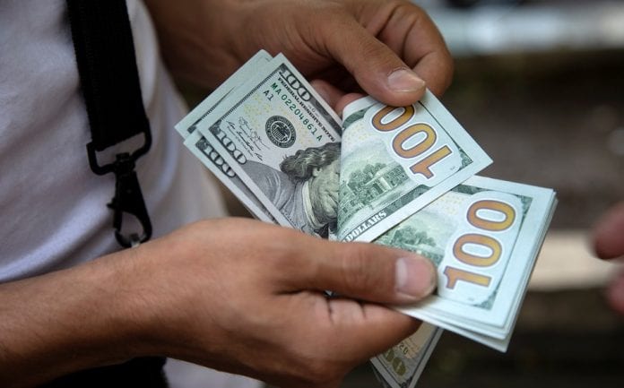 Precio del dólar paralelo se acerca a los dos millones de bolívares