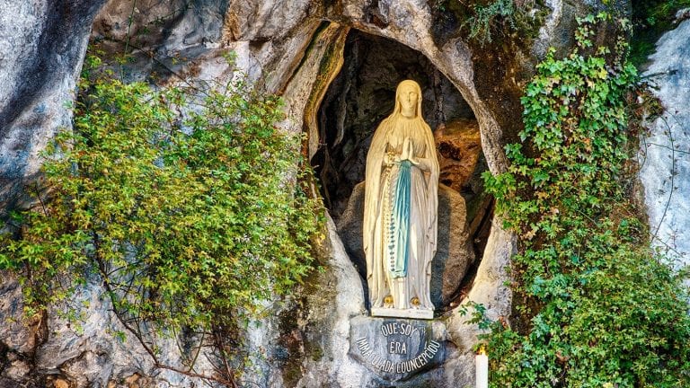 Se celebra la fiesta de Nuestra Señora de Lourdes