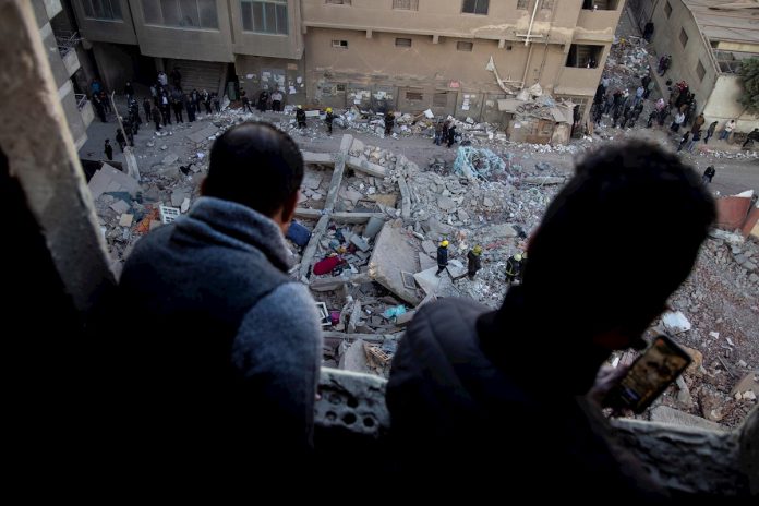 Colapso de un edificio de viviendas en El Cairo