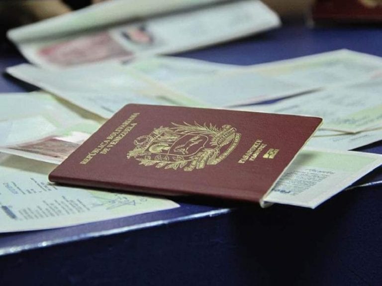Saime entregará pasaportes a venezolanos en México