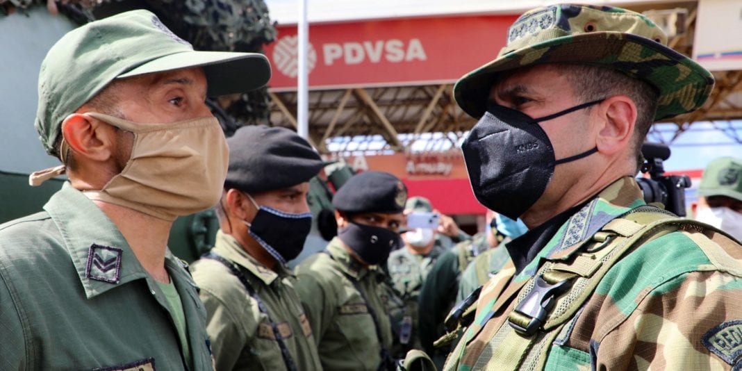 Detenidos policías que sustraían gasolina en Mérida