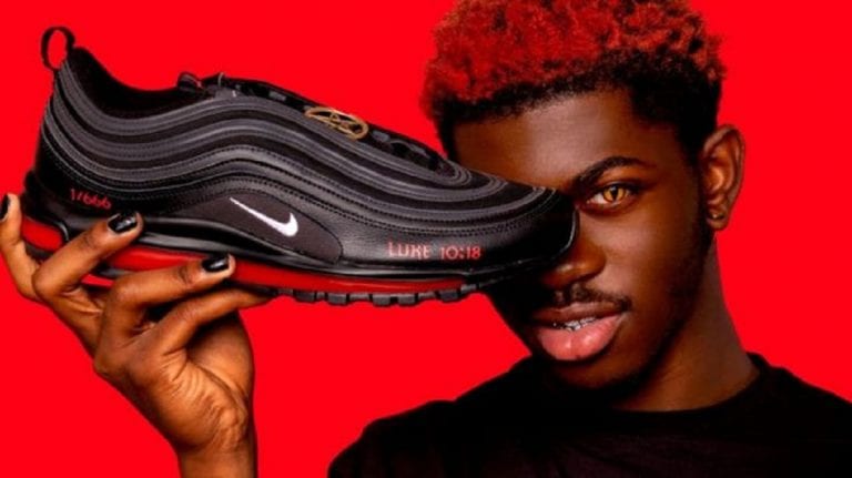 Nike niega vínculos con las “zapatillas de Satán”